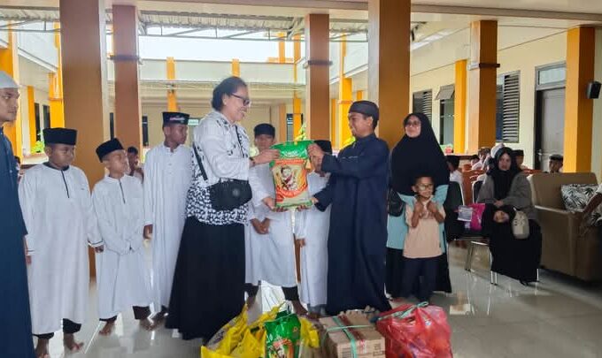 Kegiatan Bakti Sosial Guru dan Pegawai SMA Negeri 3 Maluku Tenggara: Wujud Kepedulian Pascahari Raya