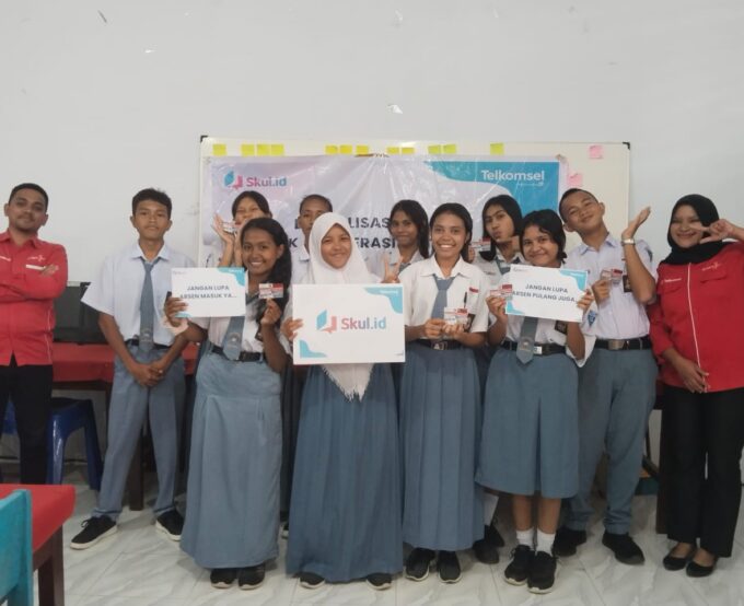 Digitalisasi Sekolah untuk Akselerasi Pertumbuhan Generasi Maluku yang Cerdas dan Unggul: Inisiatif Telkomsel di SMA Negeri 3 Maluku Tenggar